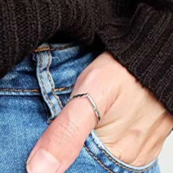 Sterling Silver Dainty Chevron V Ring Modern MIDI Thumb Simple Stackable… - Picture 9 of 10